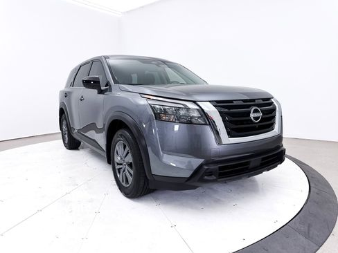 Used 2025 Nissan Pathfinder S image 12