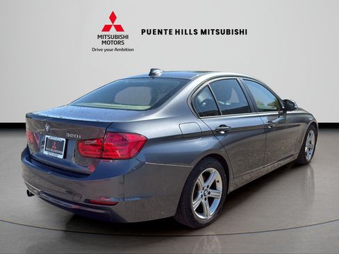 Used 2014 BMW 320i Sedan RWD image 5
