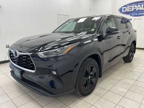 Used 2024 Toyota Highlander LE AWD/4WD image 20