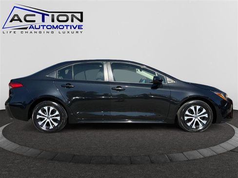 Used 2022 Toyota Corolla LE image 9