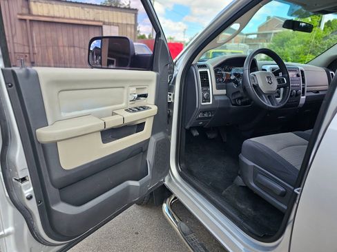Used 2011 RAM 3500 SLT AWD/4WD image 30
