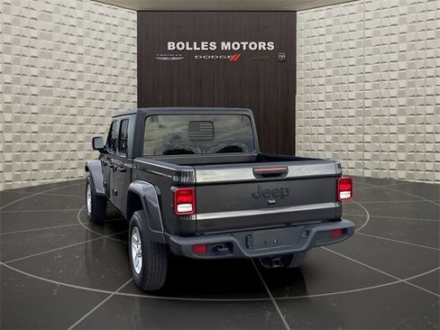 Certified 2022 Jeep Gladiator Sport image 6