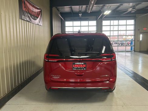 New 2026 Chrysler Pacifica Limited image 6