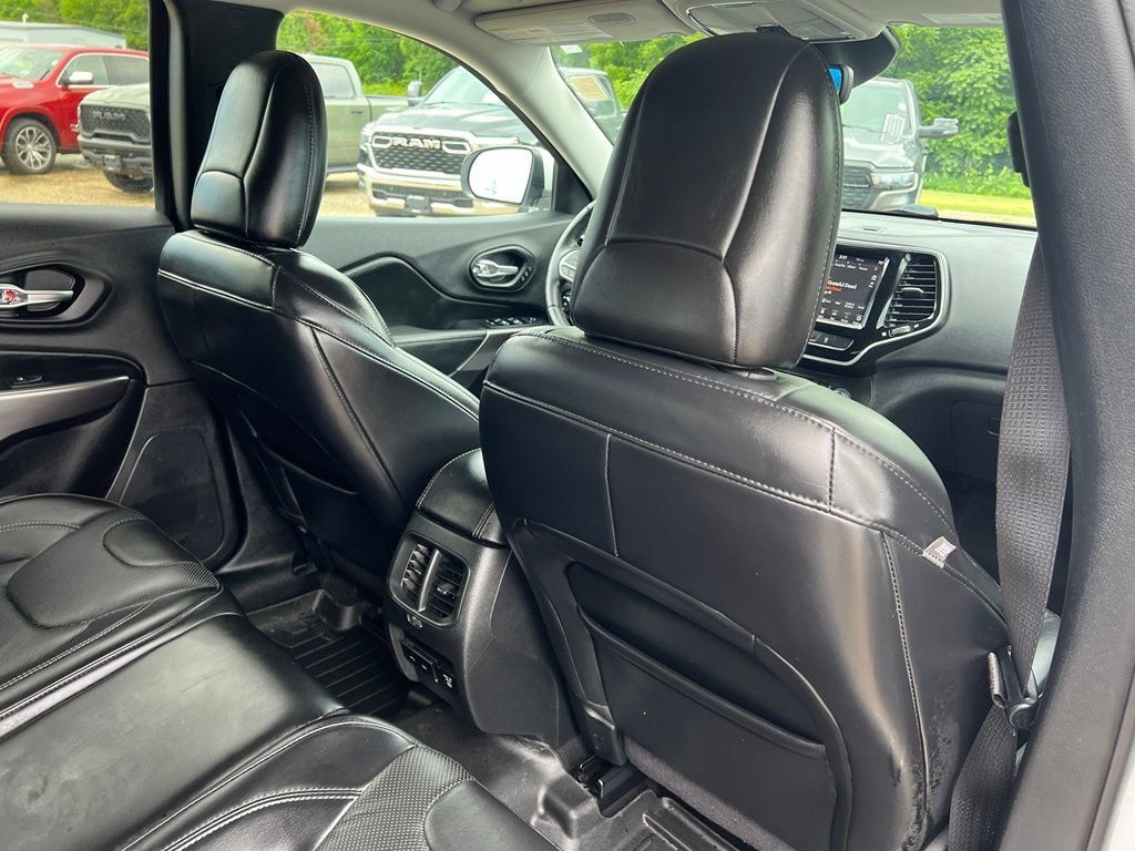 Used 2020 Jeep Cherokee Limited w/ Technology Group AWD/4WD image 14