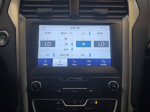 Used 2020 Ford Fusion SE FWD image 25