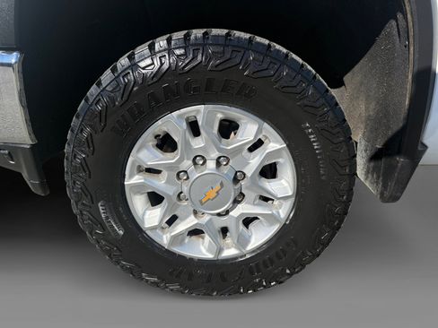 Used 2023 Chevrolet Silverado 2500 LT w/ Convenience Package image 9