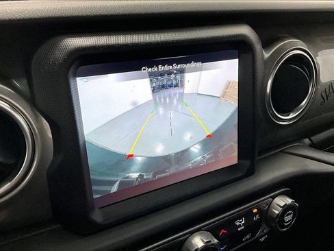 Used 2020 Jeep Wrangler Unlimited Sahara image 30