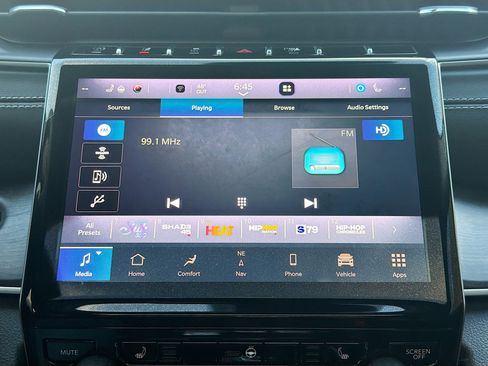 Used 2024 Jeep Grand Cherokee L Limited image 21