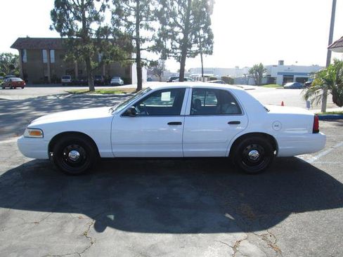 Used 2010 Ford Crown Victoria w/ CNG Package image 3