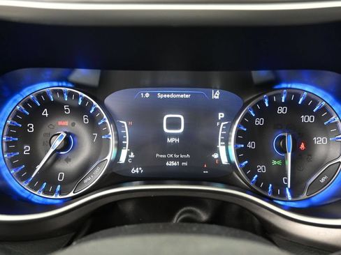 Used 2024 Chrysler Pacifica Touring-L FWD image 26