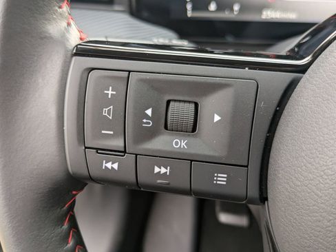 Certified 2025 Nissan Kicks SR image 16