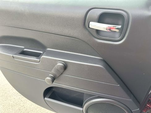 Used 2015 Jeep Patriot Sport image 16