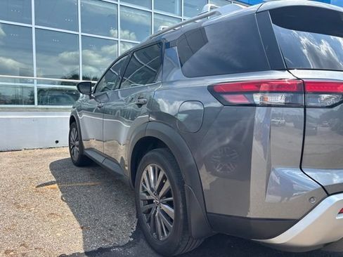 Used 2024 Nissan Pathfinder SL w/ SL Premium Package AWD/4WD image 4