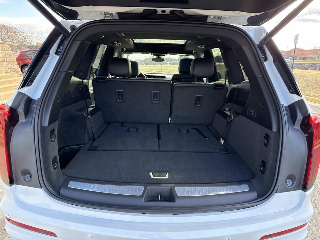 New 2025 Cadillac XT6 Luxury AWD/4WD image 12
