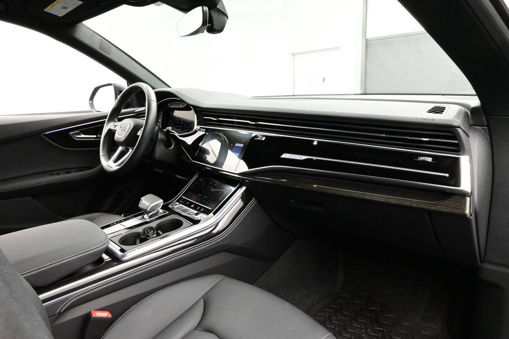 Used 2025 Audi Q8 Premium Plus AWD/4WD image 18