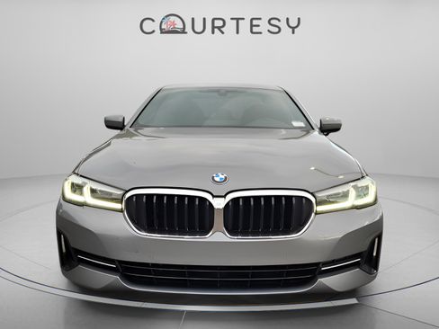 Used 2023 BMW 530i xDrive image 8