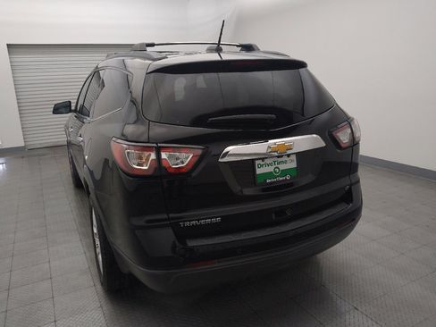 Used 2017 Chevrolet Traverse LT w/ Style and Technology Package FWD image 6
