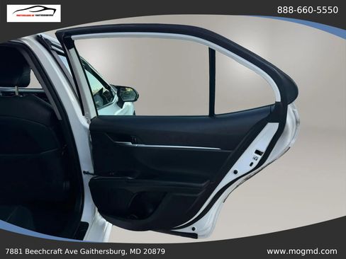 Used 2019 Toyota Camry SE FWD image 13