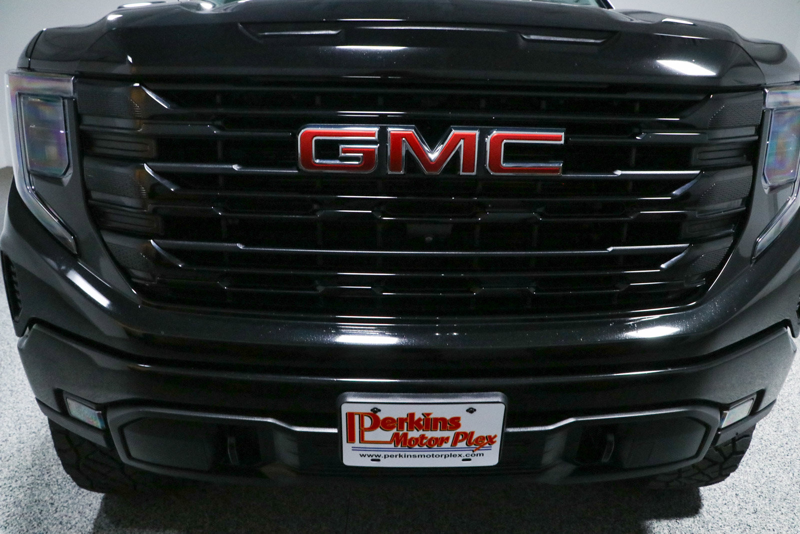 Used 2022 GMC Sierra 1500 Elevation w/ Elevation Premium Package AWD/4WD image 5