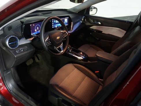 Certified 2025 Chevrolet Trax LT w/ LT Convenience Package image 9