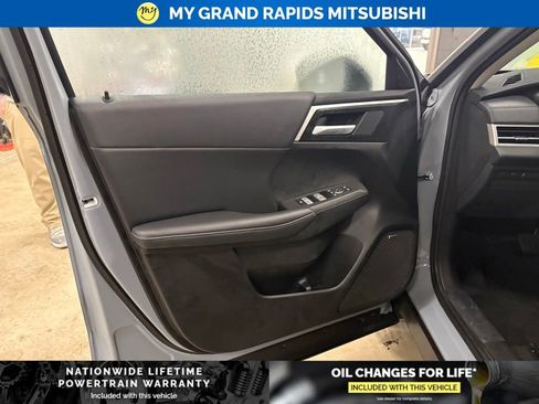 New 2026 Mitsubishi Outlander Trail Edition image 9