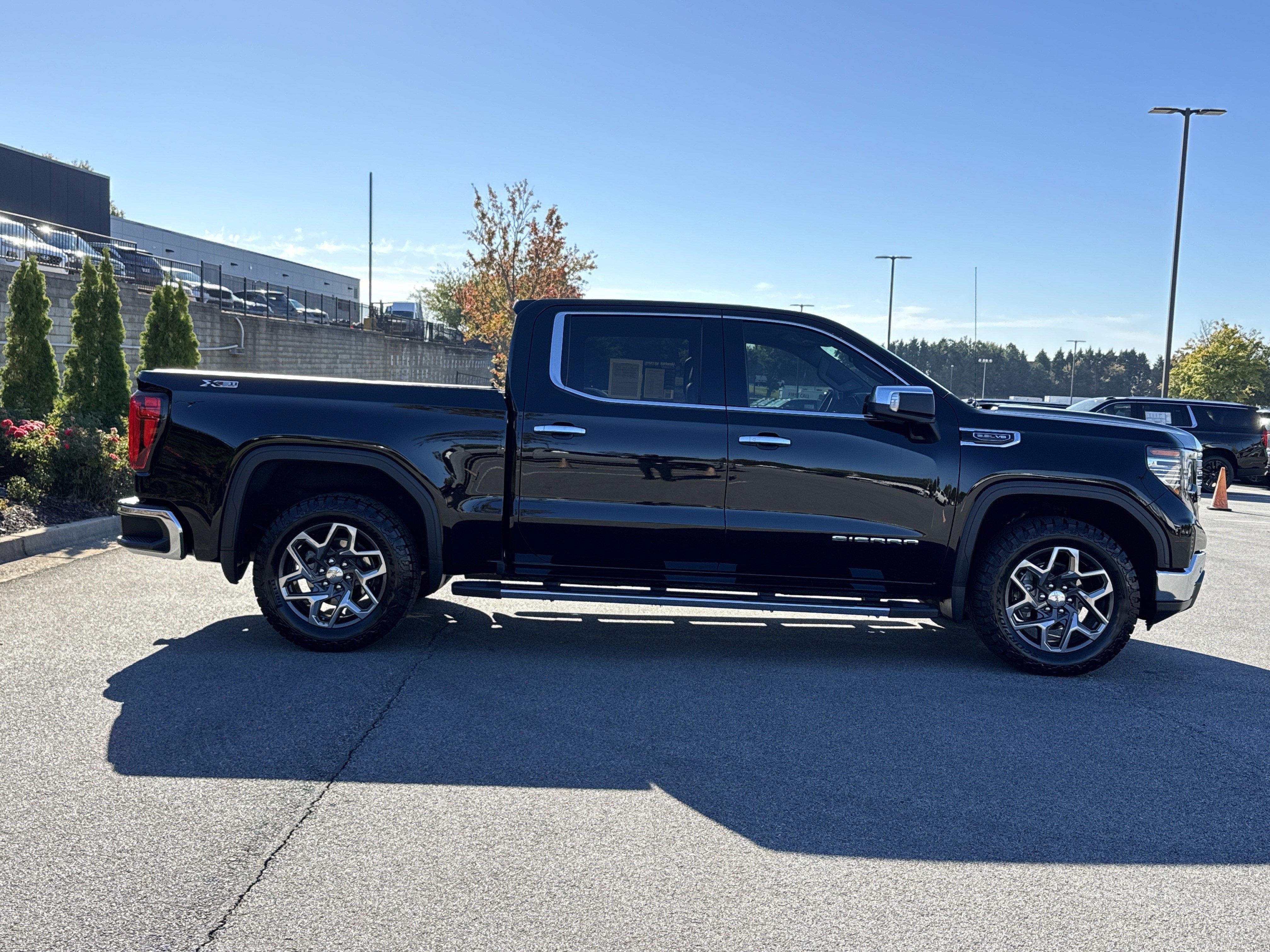 Used 2023 GMC Sierra 1500 SLT w/ SLT Premium Plus Package AWD/4WD image 11