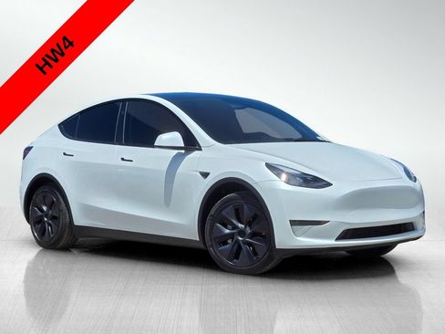 Used 2024 Tesla Model Y 2WD image 2