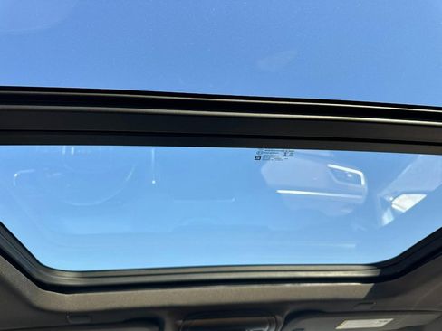 Used 2022 GMC Yukon SLT w/ SLT Premium Package image 13