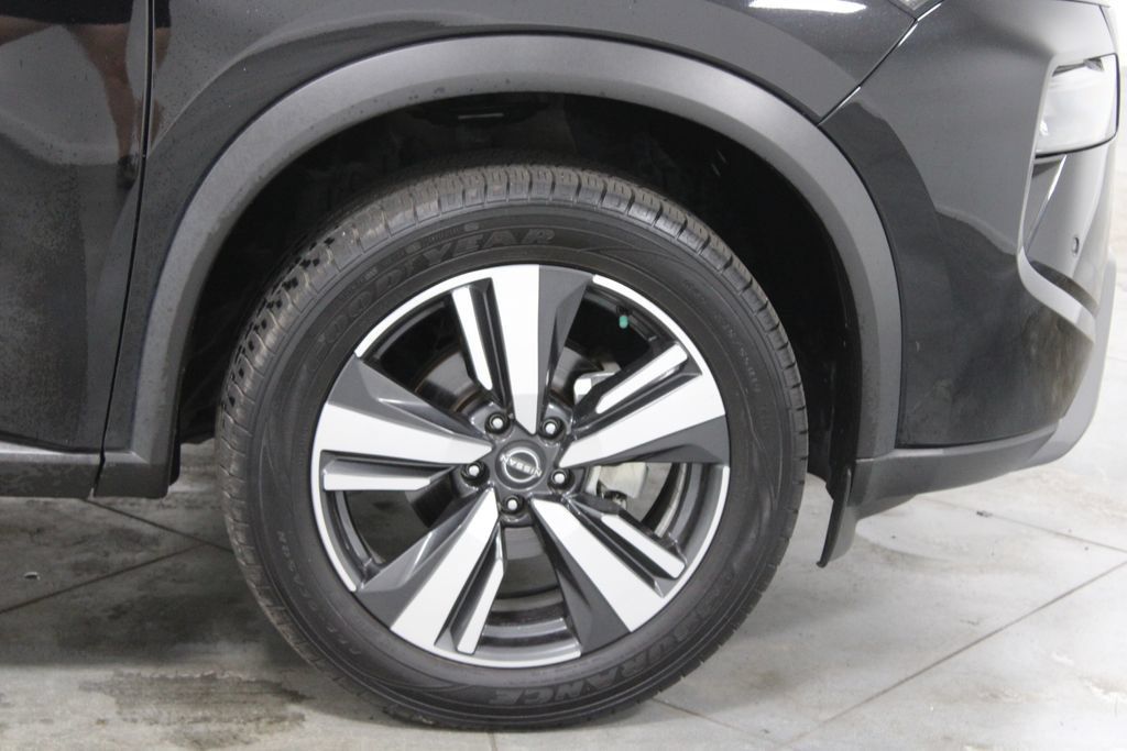 Used 2024 Nissan Rogue SL FWD image 12