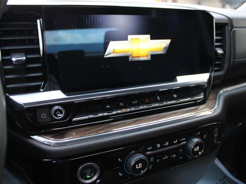Used 2024 Chevrolet Silverado 1500 LT image 30