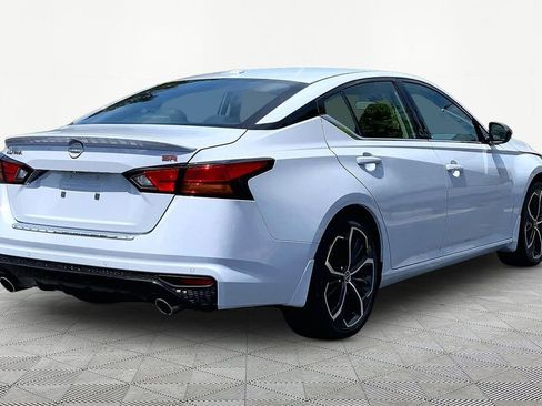 Used 2023 Nissan Altima 2.5 SR w/ SR Premium Package FWD image 5