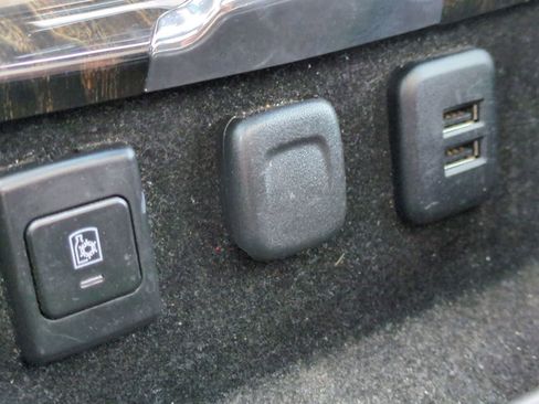 Used 2015 Cadillac Escalade ESV Platinum image 33