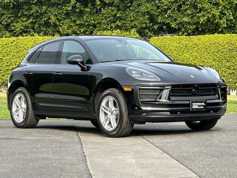 Used 2025 Porsche Macan image 10