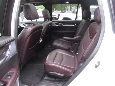 Used 2024 Cadillac XT6 Premium Luxury w/ Technology Package AWD/4WD image 19