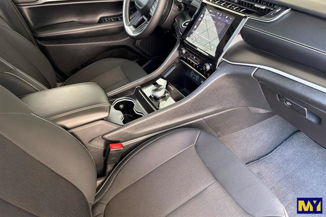 Used 2024 Jeep Grand Cherokee Laredo X RWD image 19