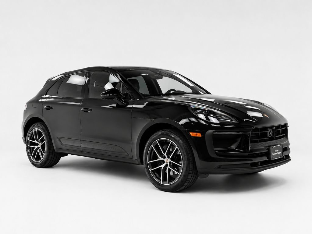 Certified 2026 Porsche Macan AWD/4WD image 8