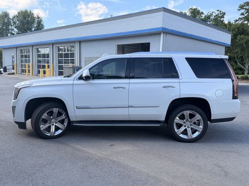 Used 2020 Cadillac Escalade Premium Luxury AWD/4WD image 9