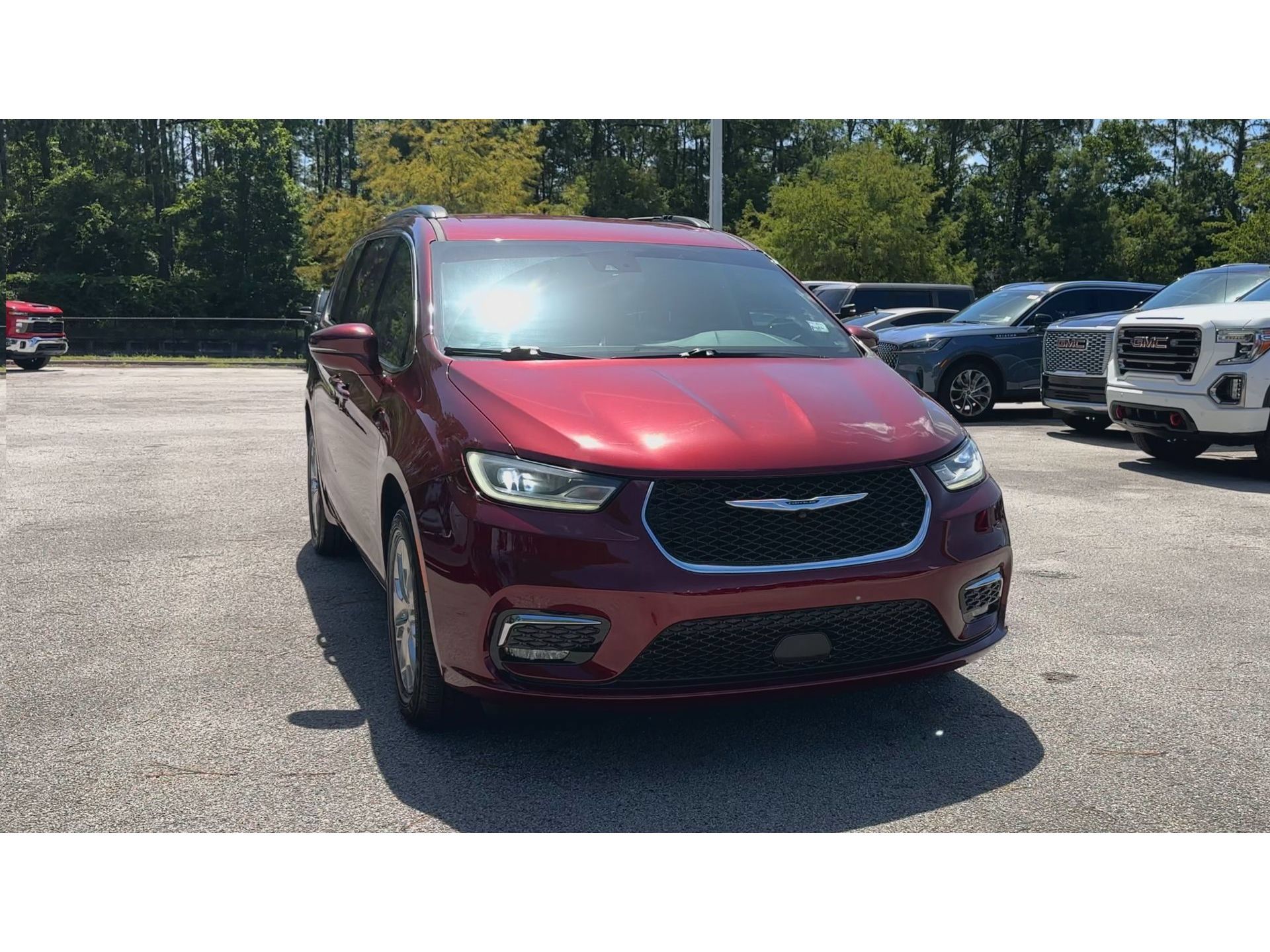 Used 2022 Chrysler Pacifica Touring-L AWD/4WD image 3