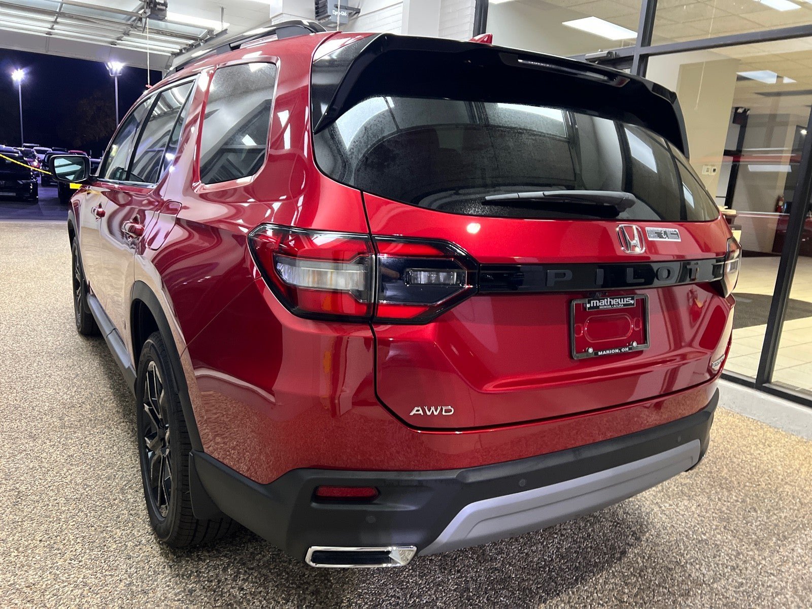 Used 2025 Honda Pilot Touring image 4