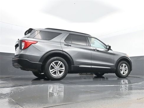Used 2022 Ford Explorer XLT w/ Equipment Group 202A image 27
