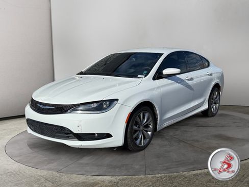 Used 2016 Chrysler 200 S image 2