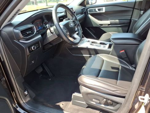 Used 2023 Ford Explorer XLT w/ Equipment Group 202A AWD/4WD image 10