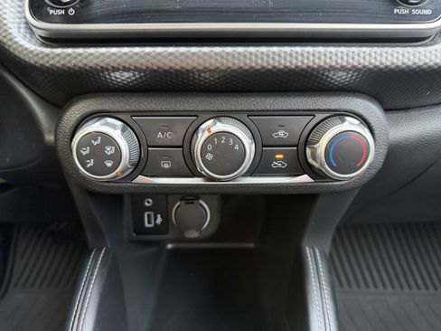 Used 2018 Nissan Kicks S image 23