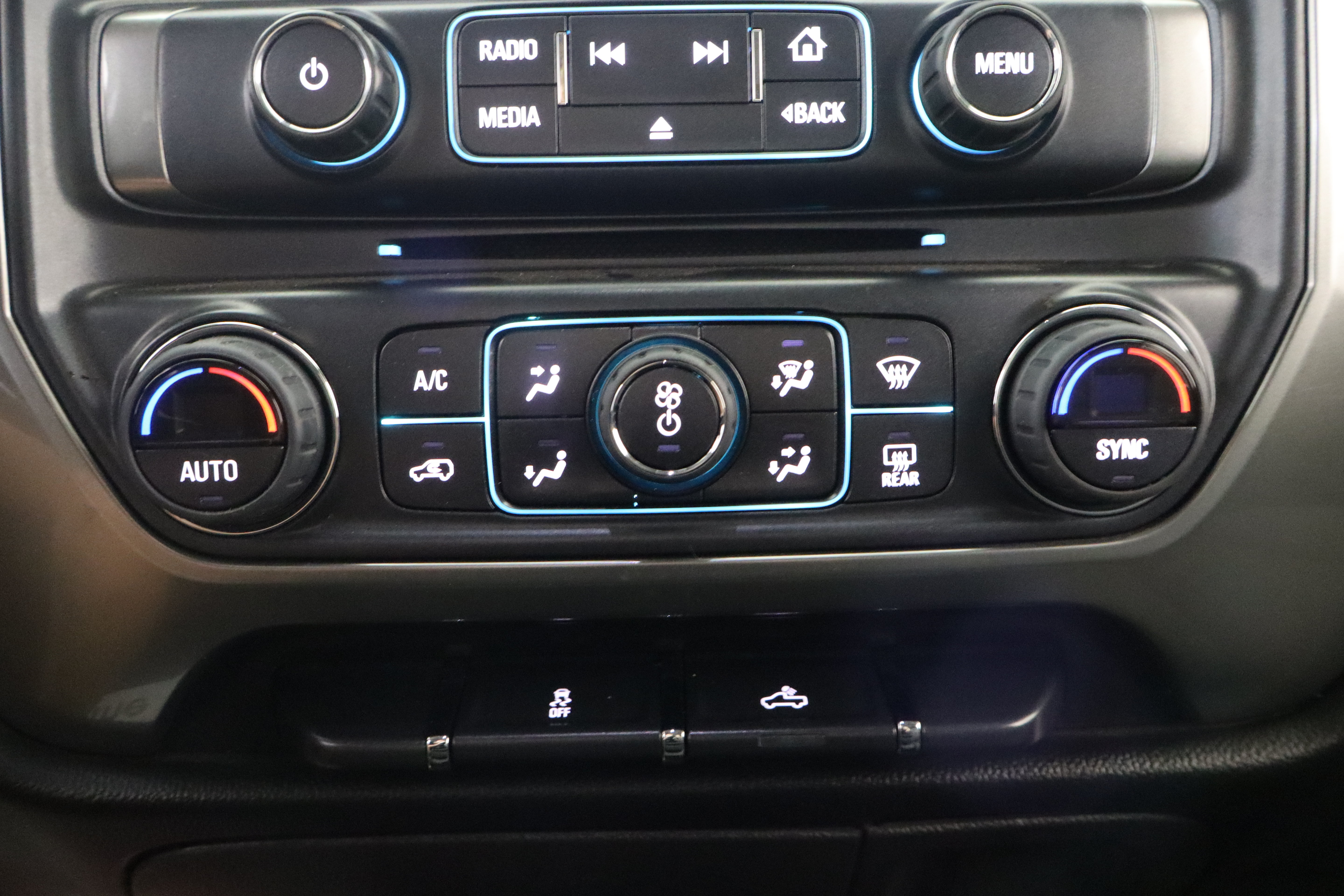 Used 2018 Chevrolet Silverado 1500 LT w/ All Star Edition AWD/4WD image 27