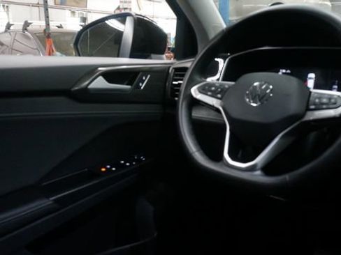 Certified 2025 Volkswagen Taos SE image 35