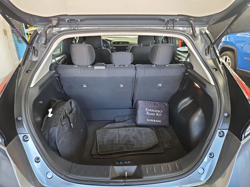 Used 2024 Nissan Leaf S image 12