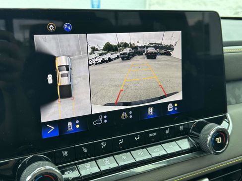 Used 2024 Chevrolet Colorado ZR2 w/ ZR2 Convenience Package III AWD/4WD image 25