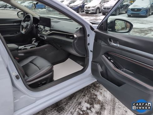 Used 2023 Nissan Altima 2.5 SR w/ SR Premium Package image 6