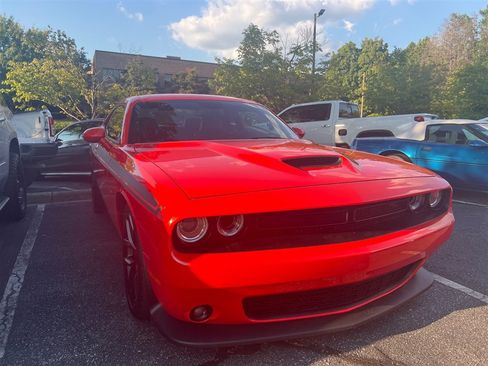Used 2019 Dodge Challenger R/T w/ Plus Package RWD image 3