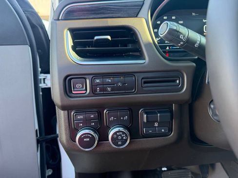 Used 2023 GMC Yukon SLT w/ SLT Luxury Package AWD/4WD image 31